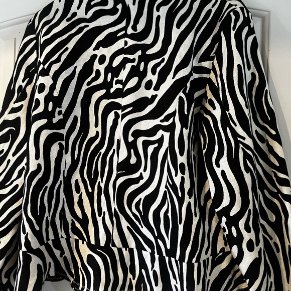 Tweeds Black and White Zebra Print Blazer - Picture 7 of 7